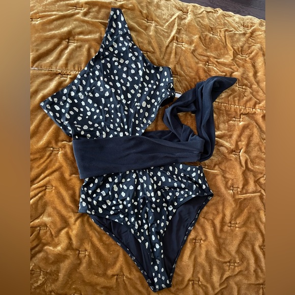 Beach Riot Claire One-Piece - Picture 4 of 6